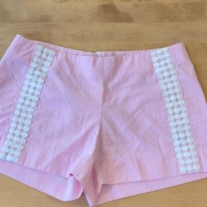 Lilly Pulitzer size 0 pink & white Liza seersucker shorts, like new